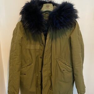 MR & MRS ITALY khaki-green parka with navy-blue fur collar, SIZE M, never-worn